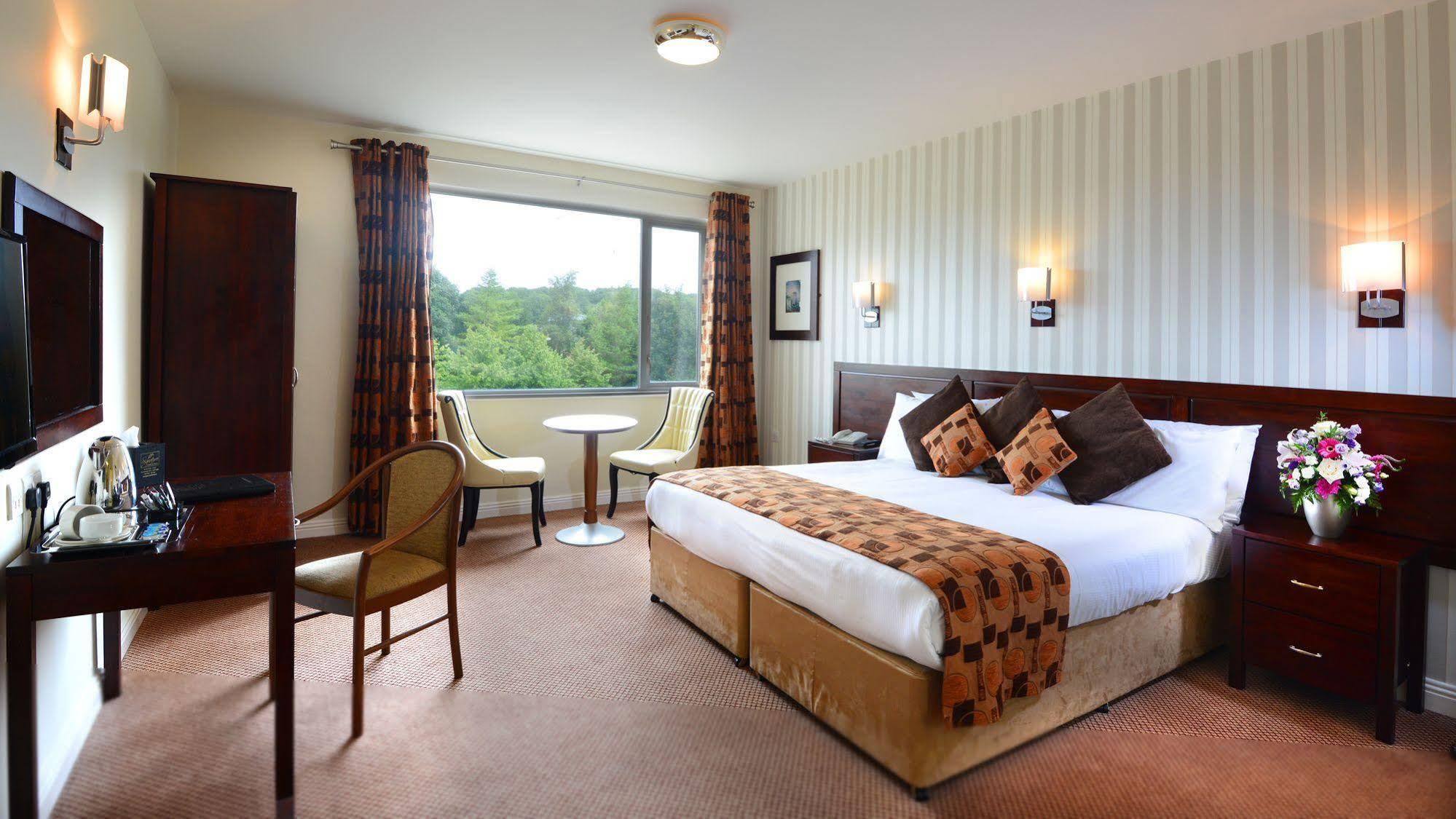 Kiltimagh Park Hotel Buitenkant foto